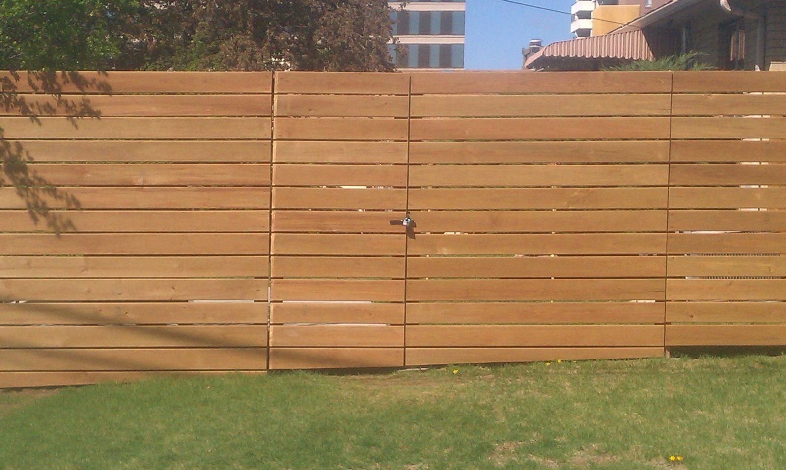 Horizontal cedar fence built by Steven’s Fencing